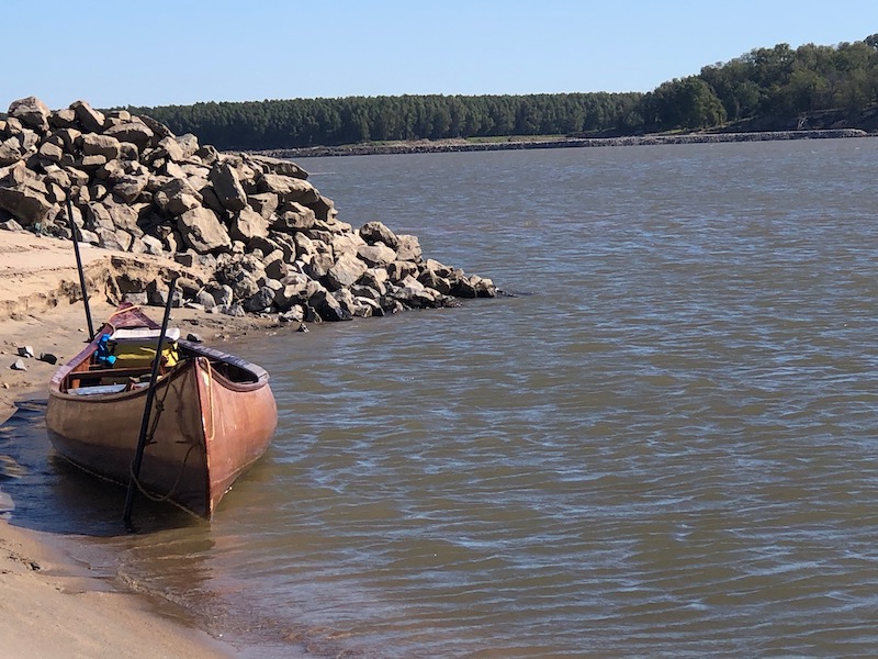quapaw-canoe-and-the-mississippi-river.